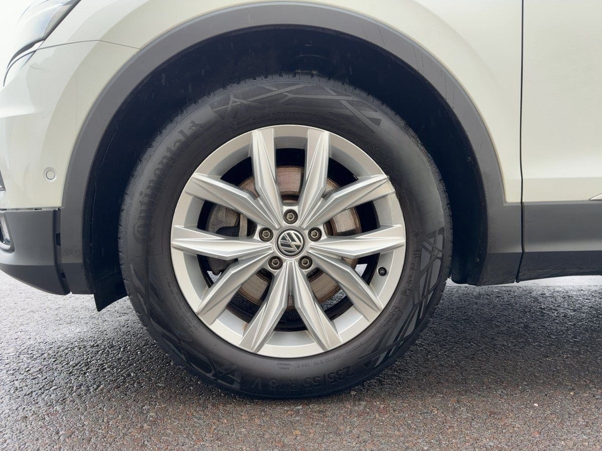 Volkswagen Tiguan Highline AHK+ACC+LED+NAVI+PDC+KAMERA foto 6