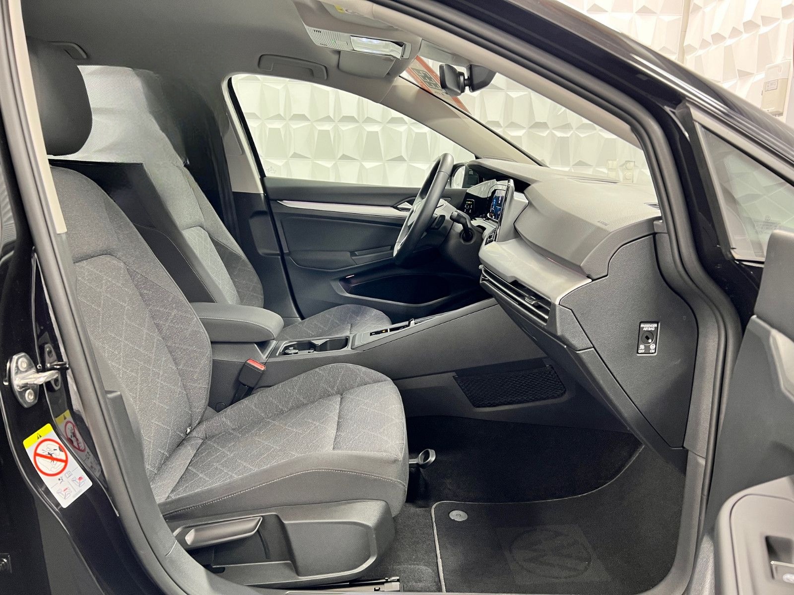Volkswagen Golf VIII Lim. Life/DAB+/NAV/LED+/KESSY/AppCon foto 22