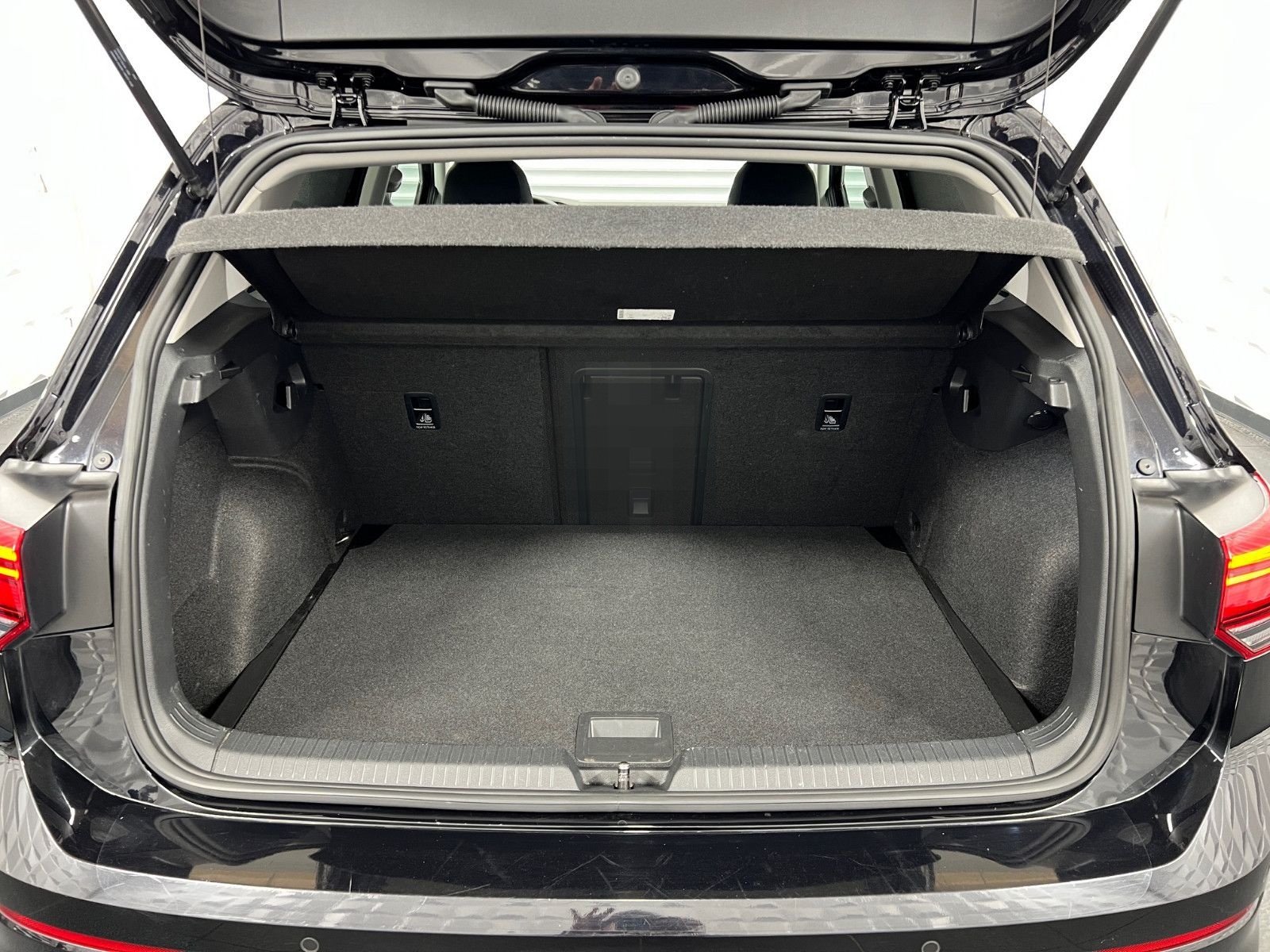 Volkswagen Golf VIII Lim. Life/DAB+/NAV/LED+/KESSY/AppCon foto 23