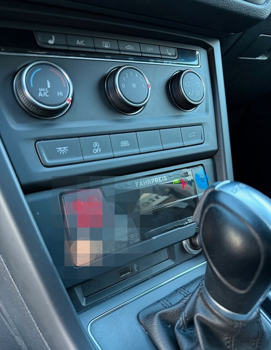 Volkswagen Touran TAXI mit Taxameter foto 7