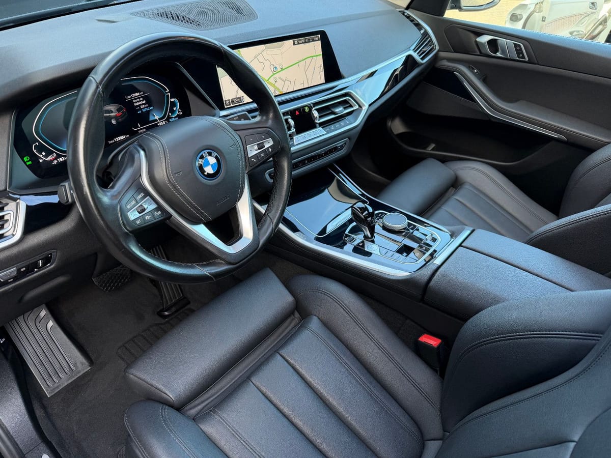 BMW X5 xDRIVE 45e PLUG-IN PANO LED AHK ACC foto 3