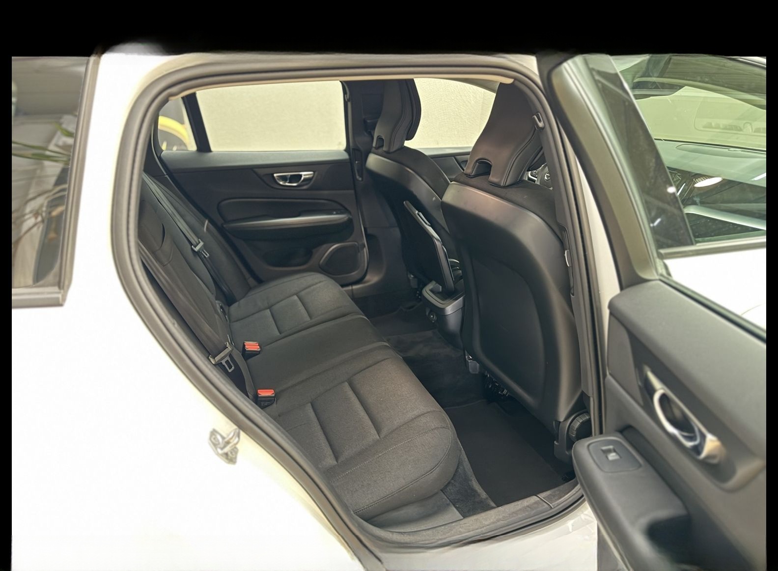 Volvo V60 Kombi B3 B Momentum *LED*Navi*Kamera*SHZ*17Z foto 16