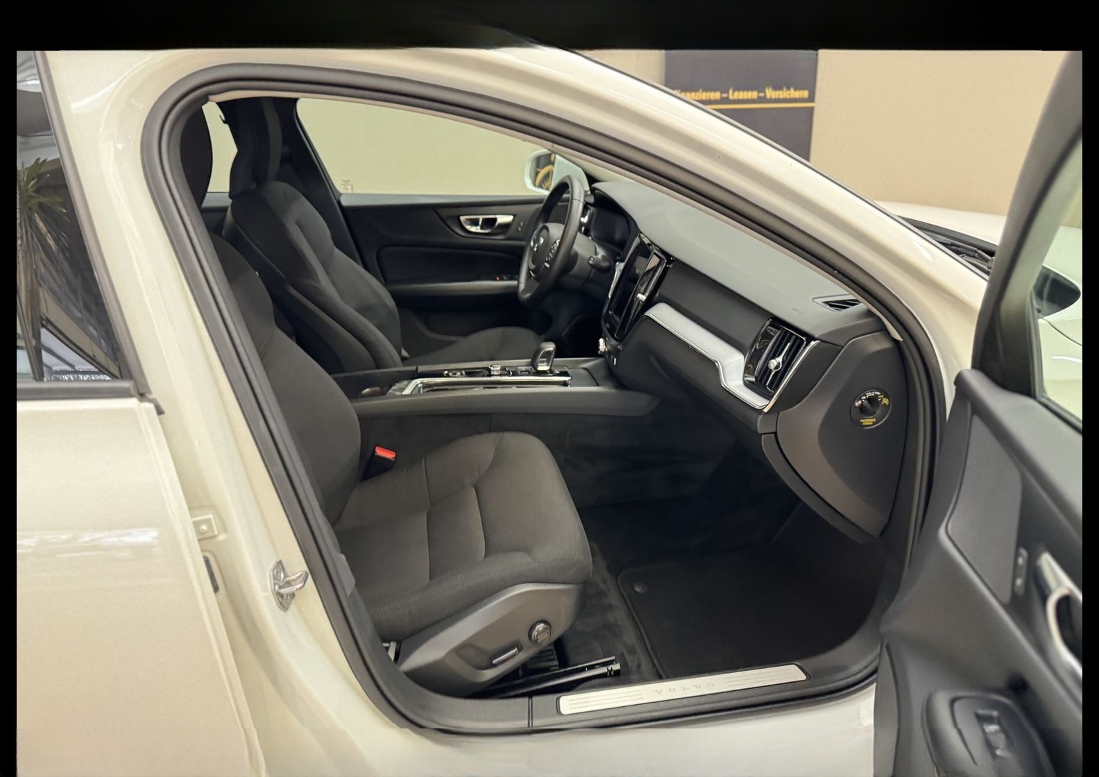 Volvo V60 Kombi B3 B Momentum *LED*Navi*Kamera*SHZ*17Z foto 17