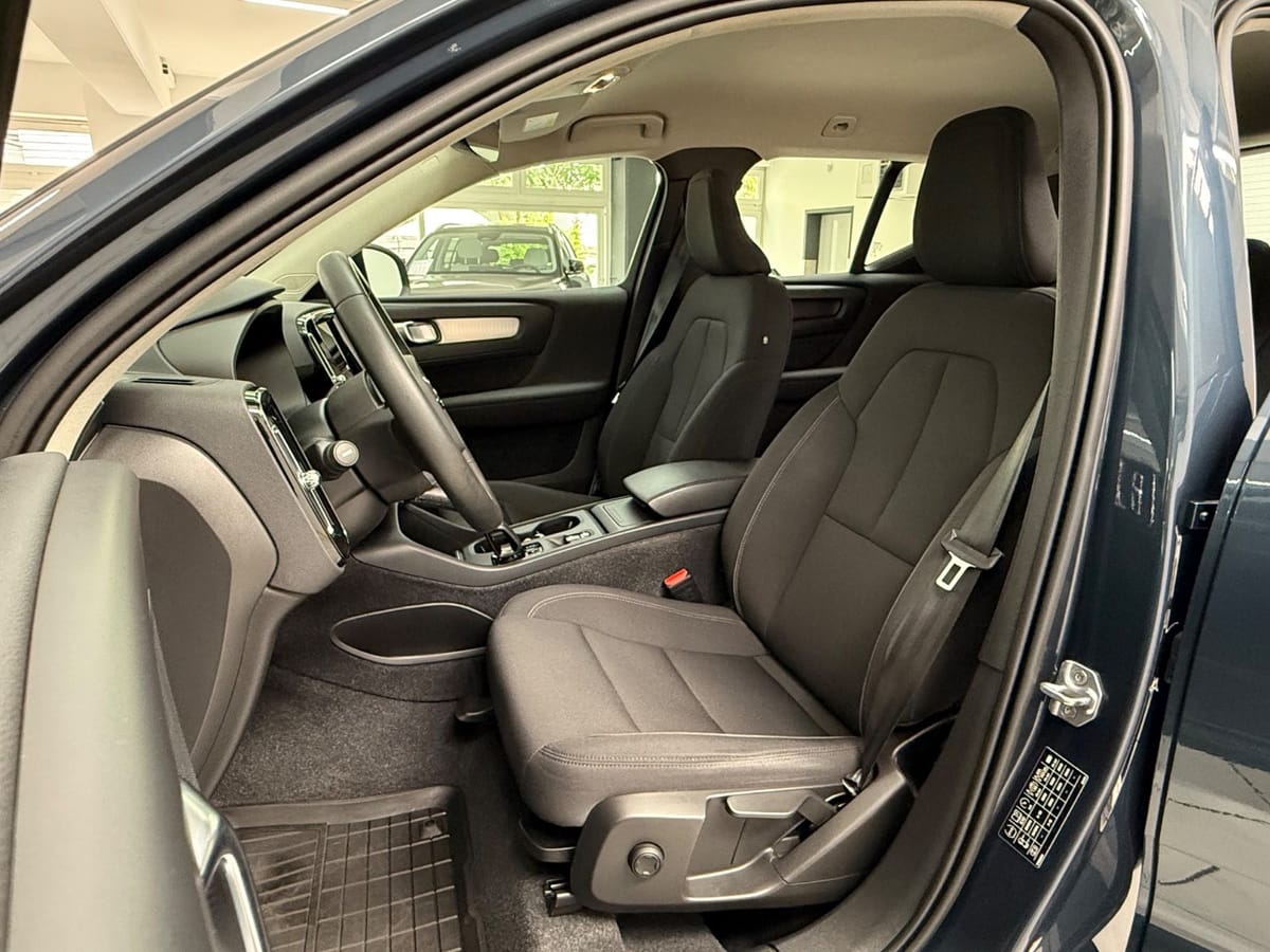 Volvo XC40 Momentum Pro 2WD Navi Carplay Kamera foto 14