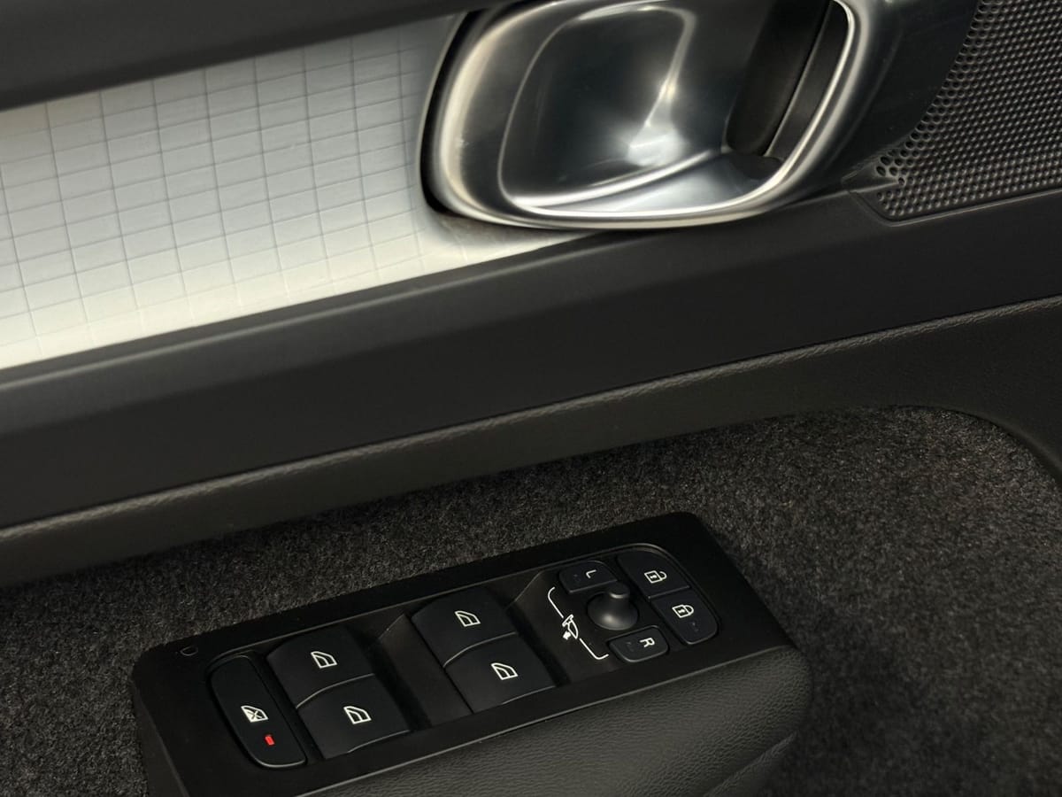 Volvo XC40 Momentum Pro 2WD Navi Carplay Kamera foto 18