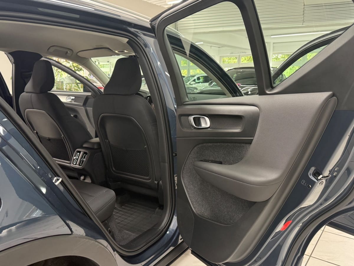 Volvo XC40 Momentum Pro 2WD Navi Carplay Kamera foto 9