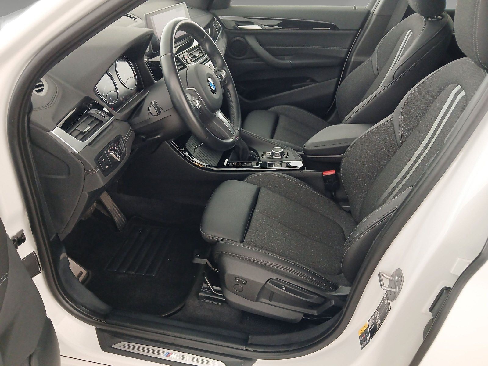 BMW X1 xDrive25e M Sport Navi AHK Head-Up LED Alarm foto 7