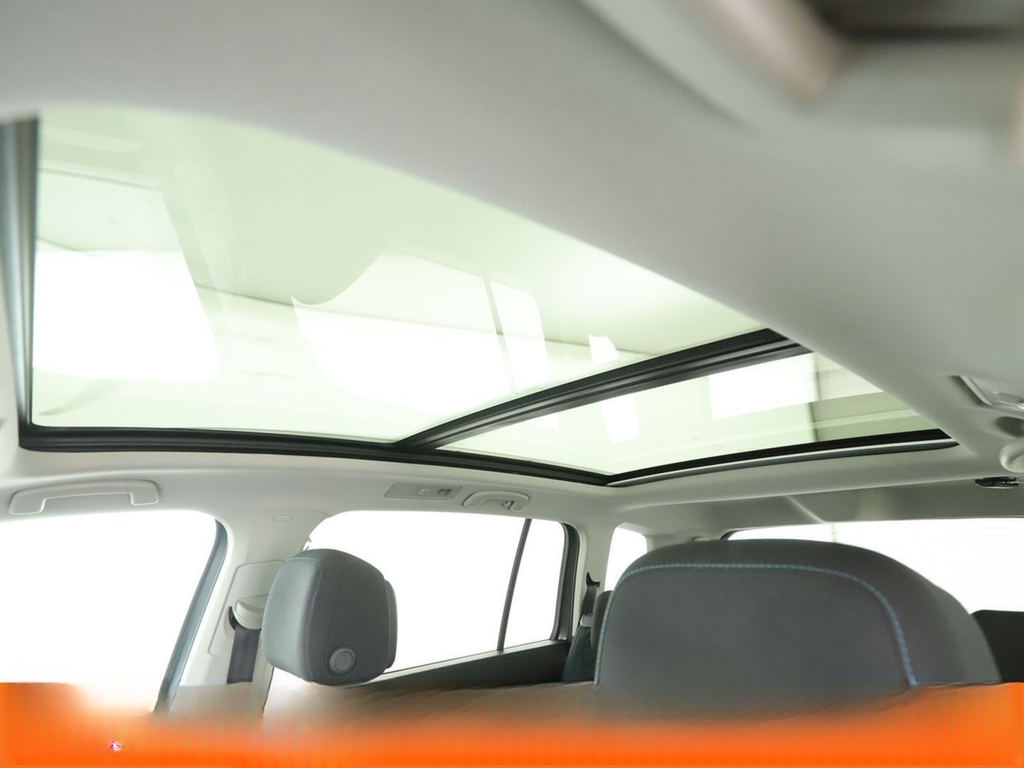 Volkswagen Touran 1.5 TSI ACT IQ.DRIVE Aut.*NAVI*ACC*PANO* foto 28