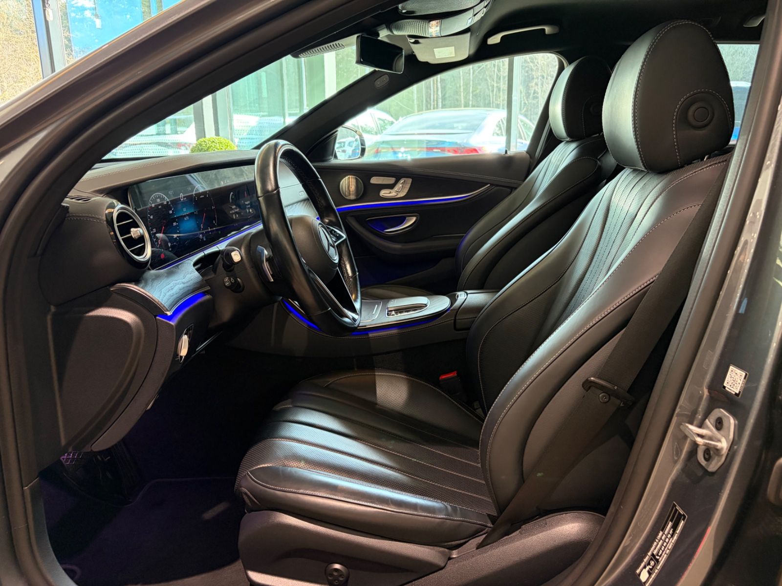 Mercedes-Benz E 400 d 4M T+AMG+AIR+HEADUP+DISTRO+BURM+AHK+360 foto 18