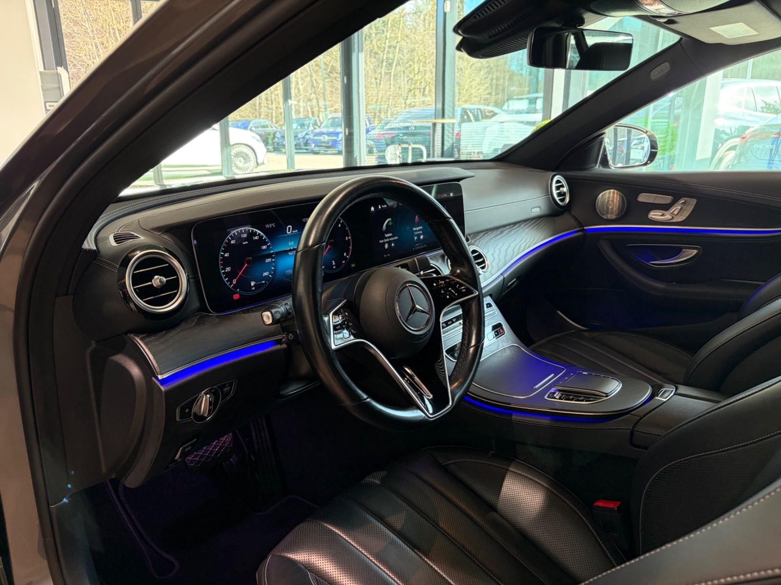 Mercedes-Benz E 400 d 4M T+AMG+AIR+HEADUP+DISTRO+BURM+AHK+360 foto 19