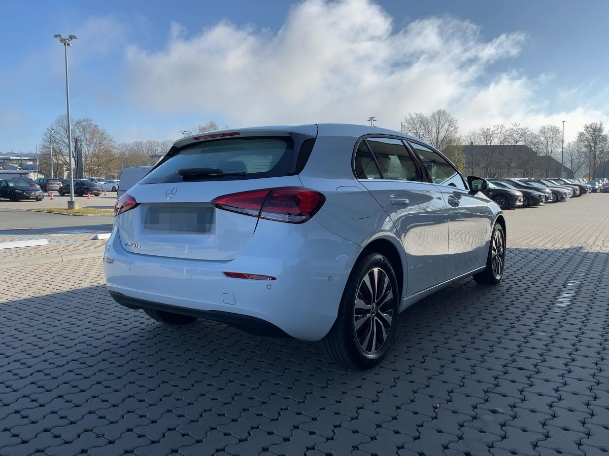 Mercedes-Benz A 250 e LED+SPIEGEL+SPUR+CARPLAY+KAMERA+TOTWINK. foto 4