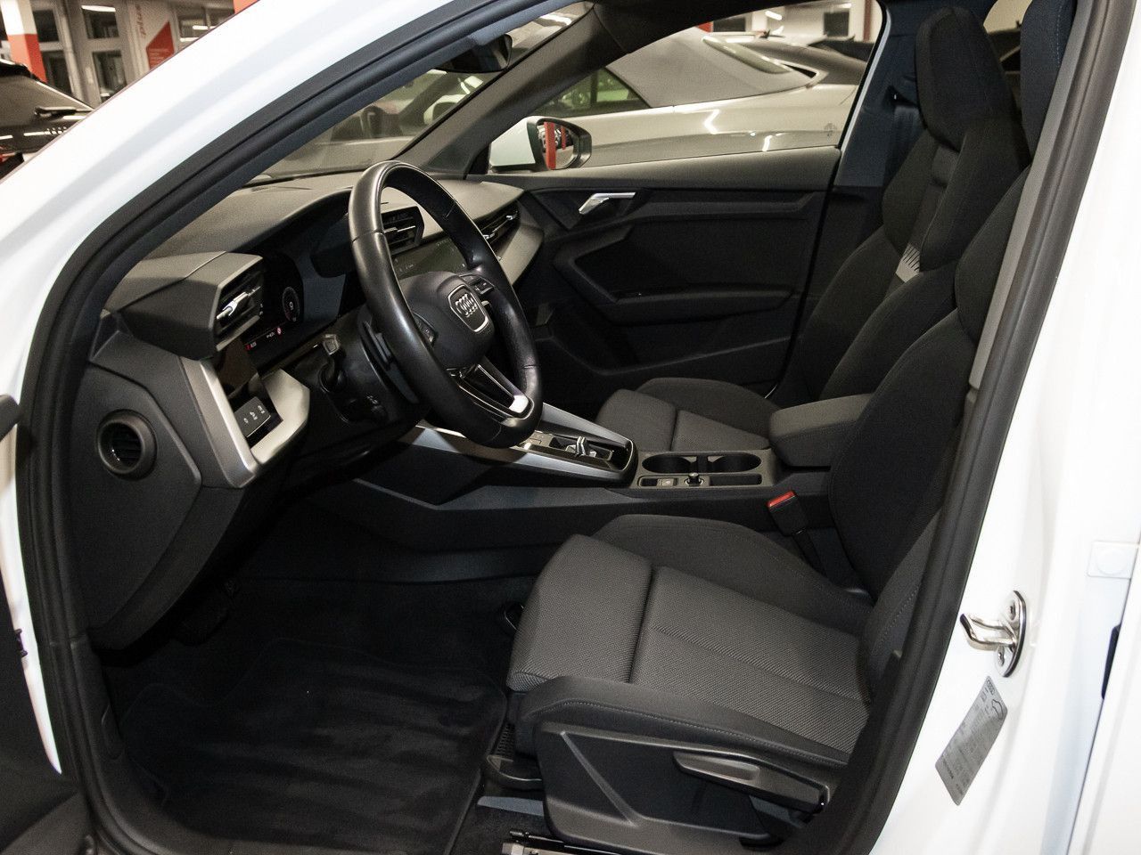 Audi A3 Sportback 35 TFSI S line LED Keyless Pano foto 19