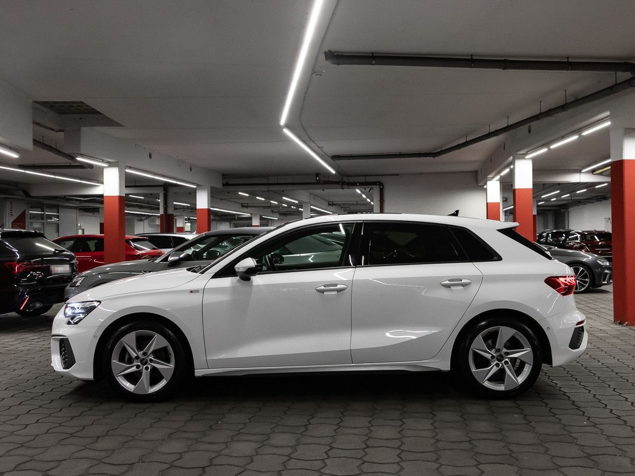 Audi A3 Sportback 35 TFSI S line LED Keyless Pano foto 4