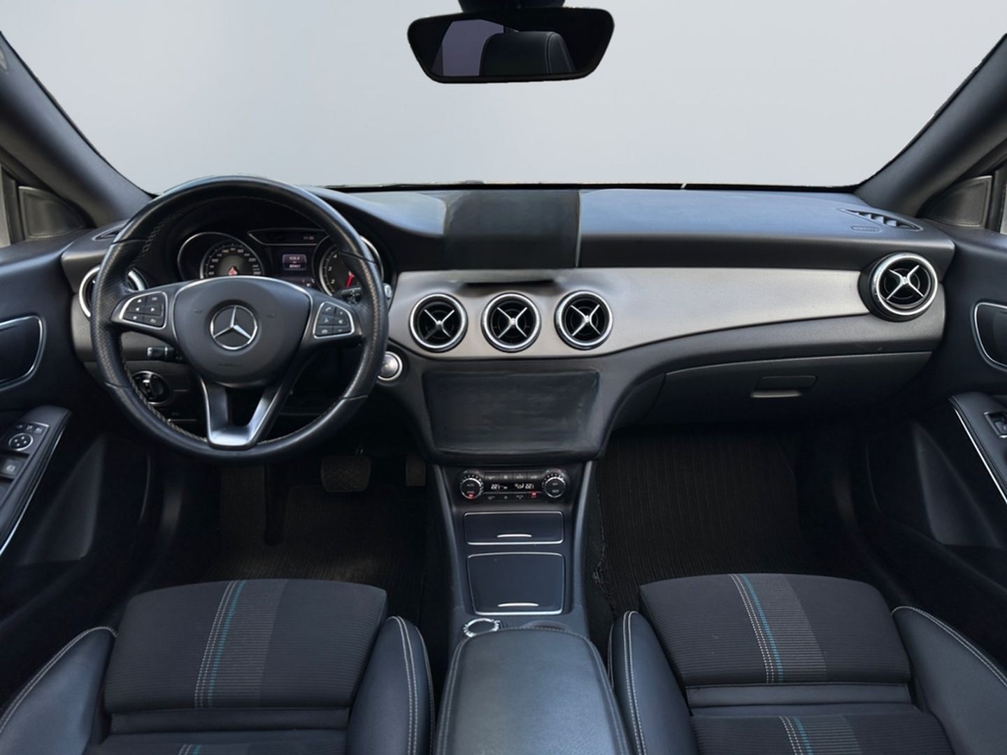 Mercedes-Benz CLA 200 Shooting Brake 7G Urban *LED*StHz*Pano* foto 12