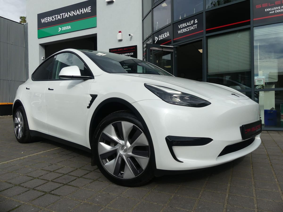 Tesla Model Y Long Range Dual AWD PANO 360° LED WÄRMEP