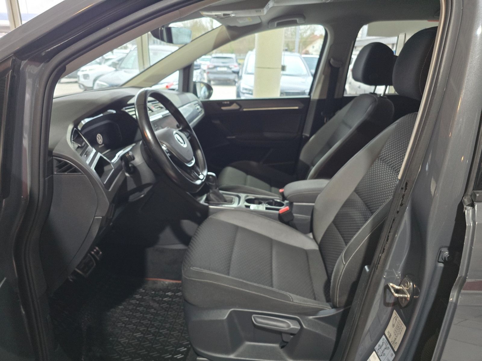 Volkswagen Touran Active+1.HAND+AHK+ACC+NAVI+KAMERA+LED+ foto 9