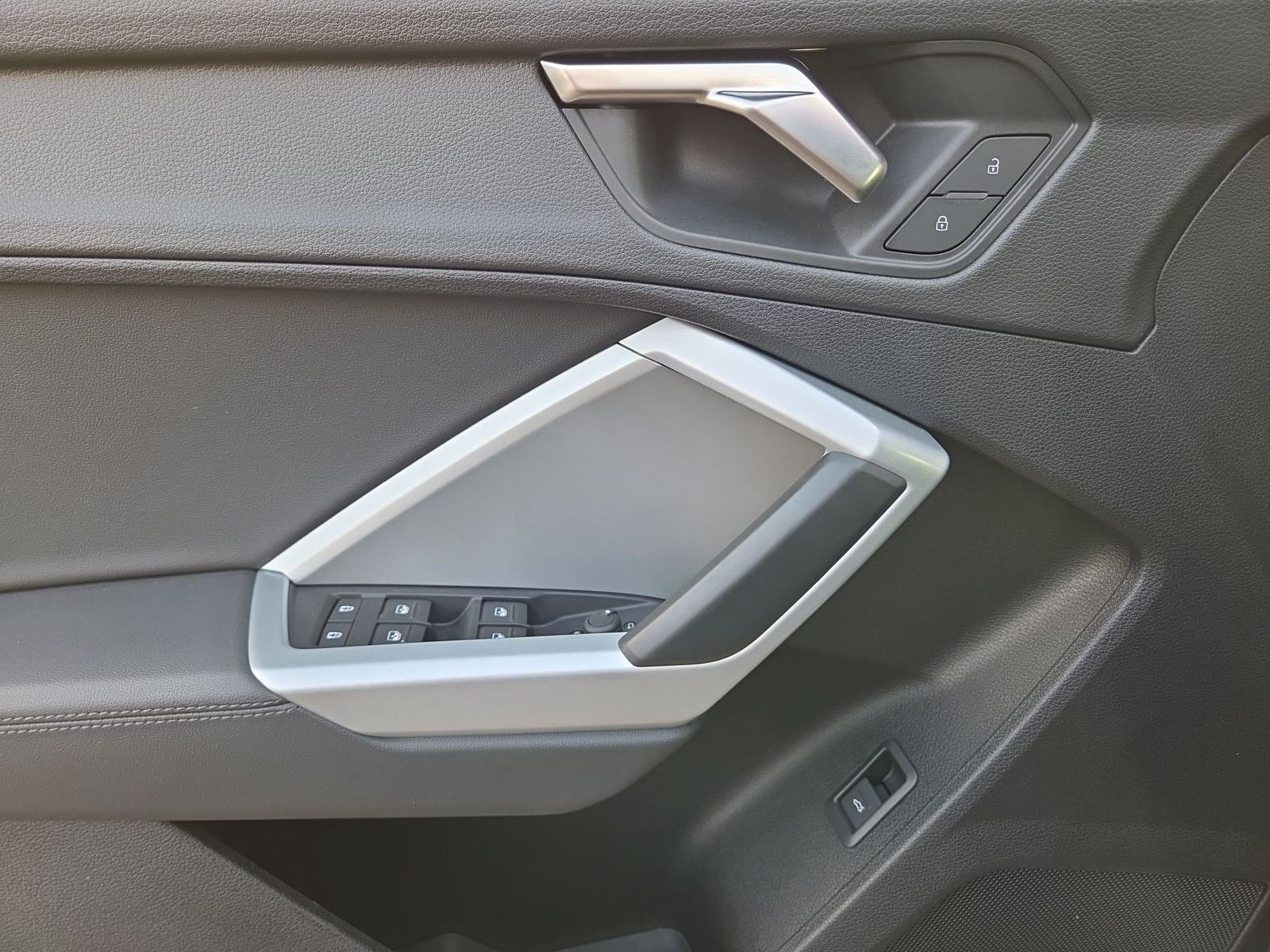 Audi Q3 S-LINE 35TFSI ALCANTARA+KAMERA+KEYLESS+NAVI+L foto 15
