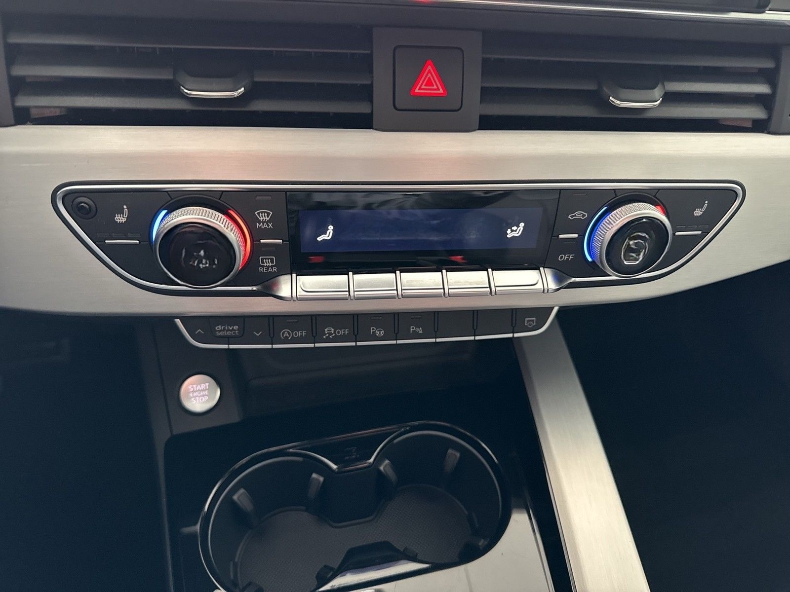 Audi A4 Avant 40 Qu. S LINE AHK 360CAM LM18 NAVI+ foto 11