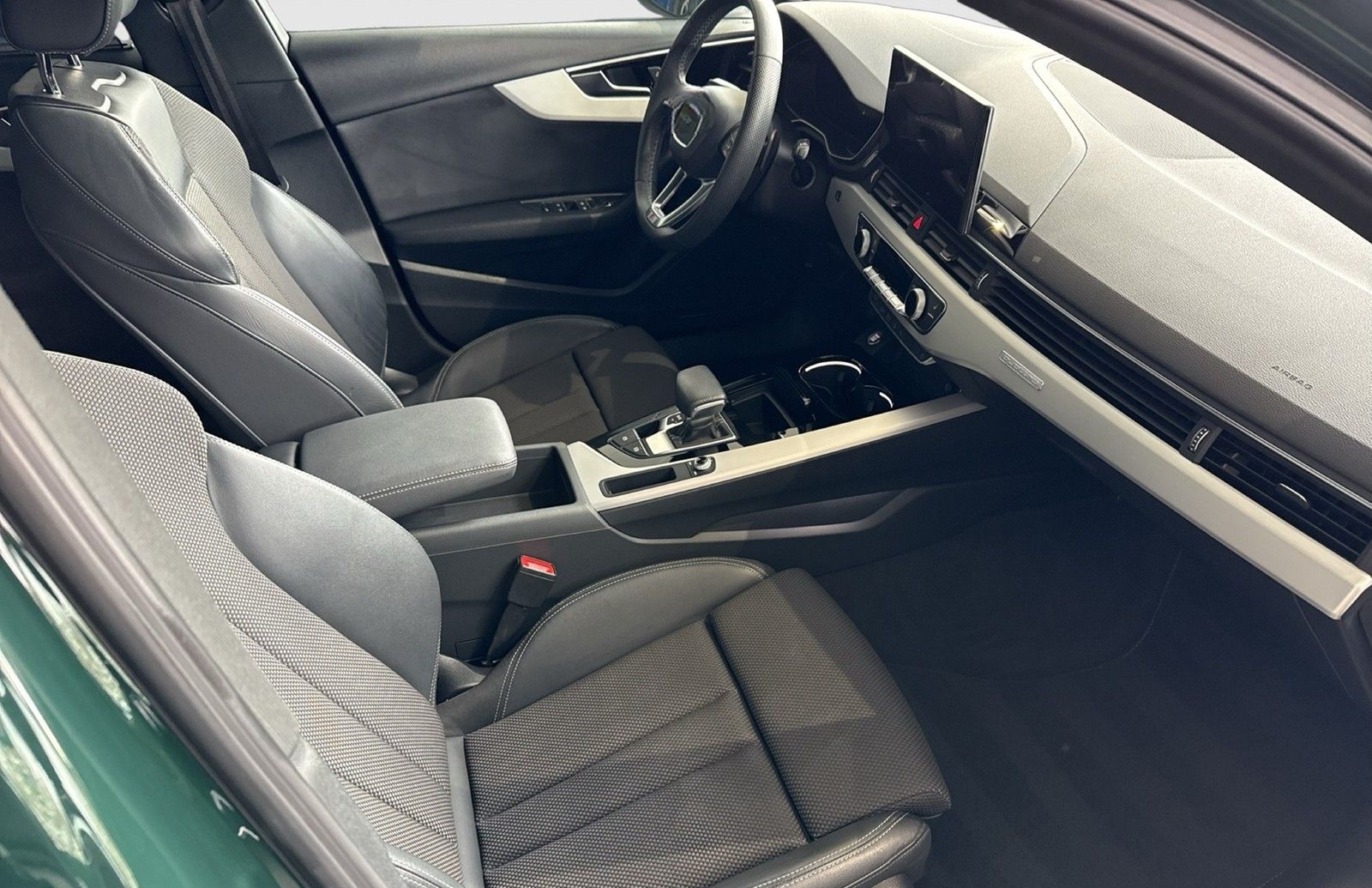 Audi A4 Avant 40 Qu. S LINE AHK 360CAM LM18 NAVI+ foto 21