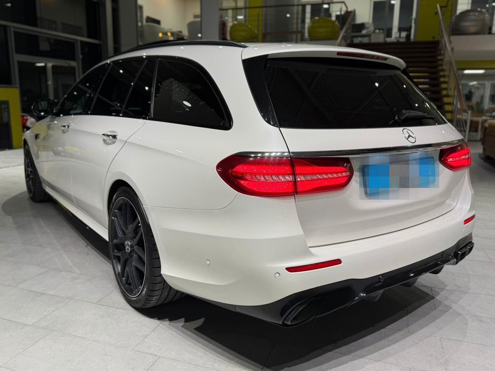 Mercedes-Benz E 63 AMG T-Modell 4Matic*Pano*Memory*Head-up* foto 3