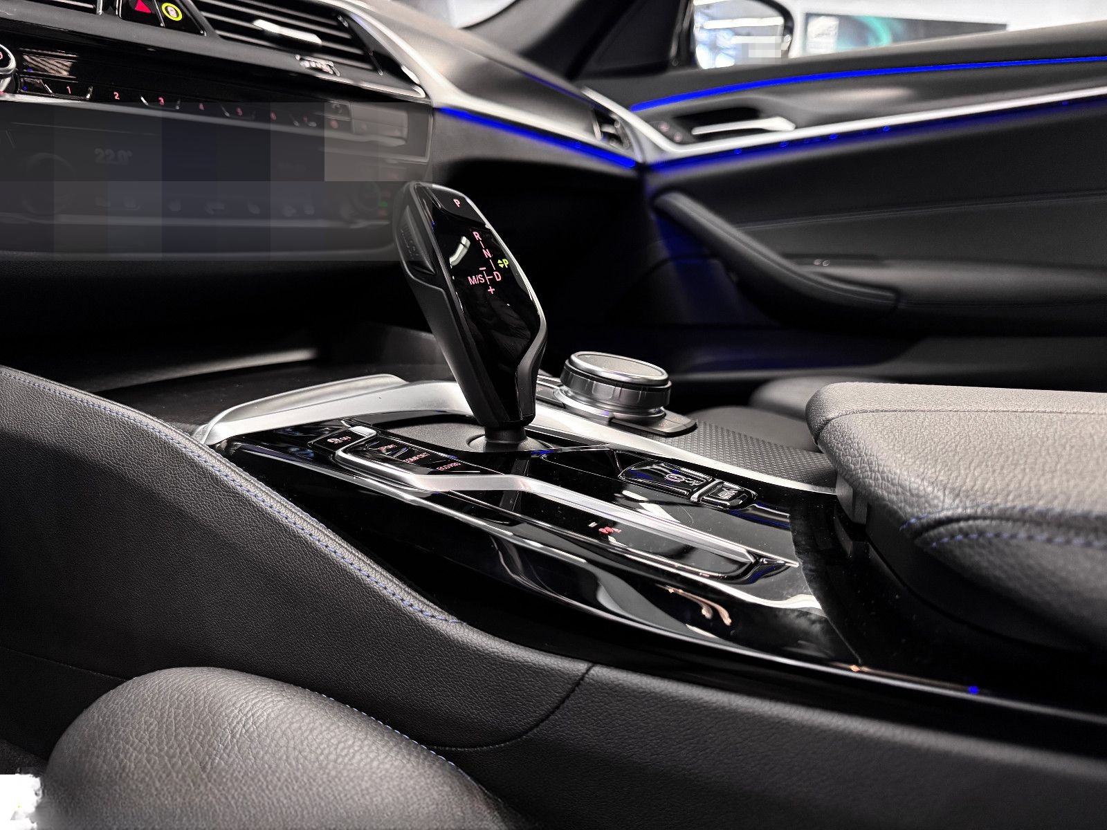 BMW 530d xDrive Touring M-SPORT-PRO LEDER ST-HZ PANO foto 21