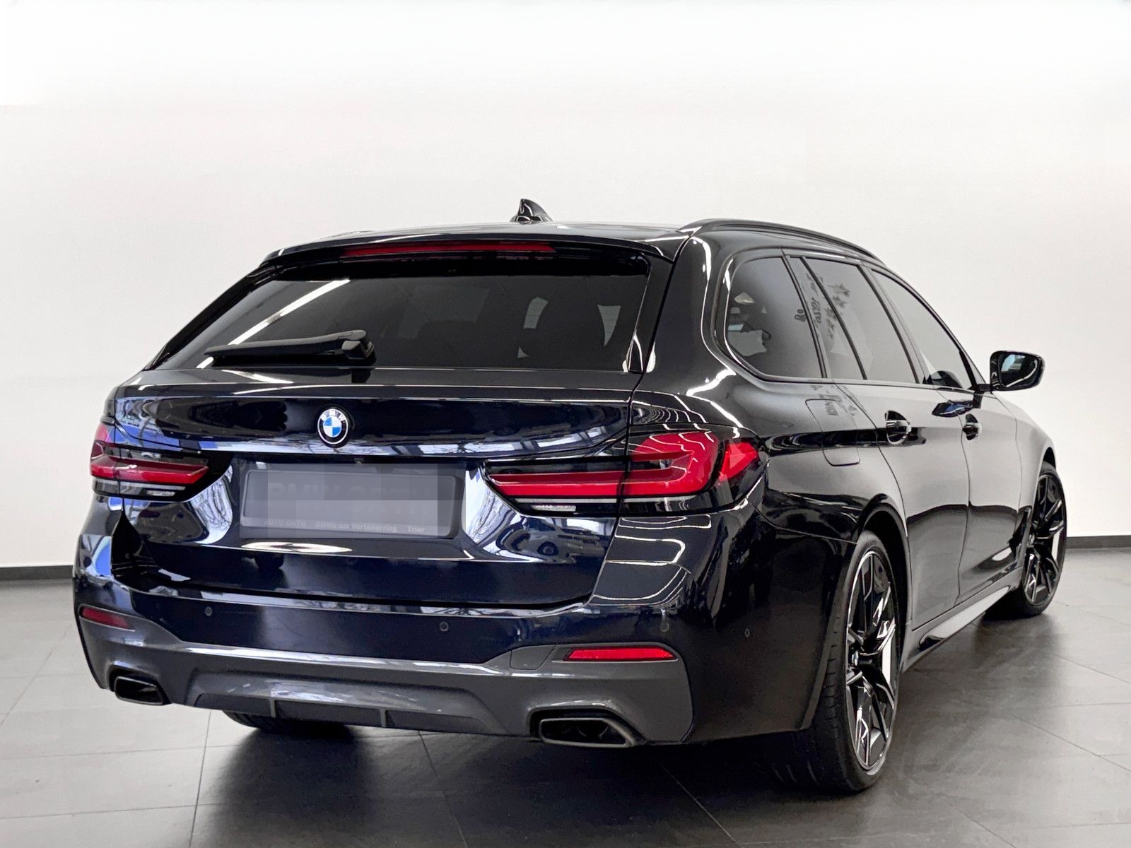 BMW 530d xDrive Touring M-SPORT-PRO LEDER ST-HZ PANO foto 6