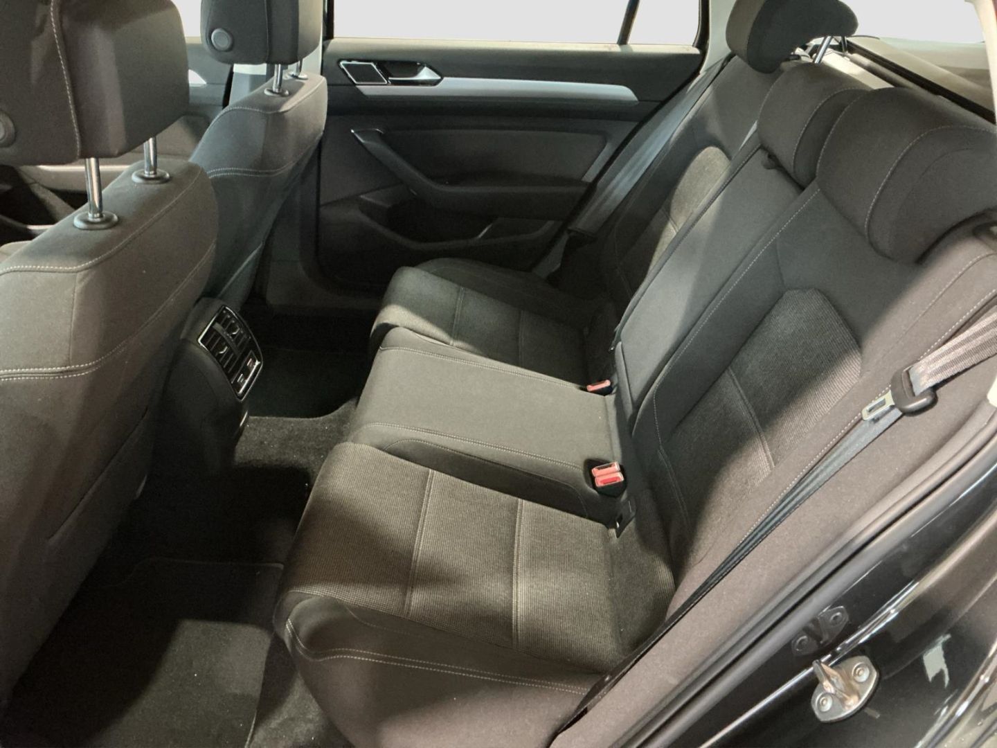 Volkswagen Passat Variant 2.0TDI 7-DSG Comfortline ACC LED  foto 11