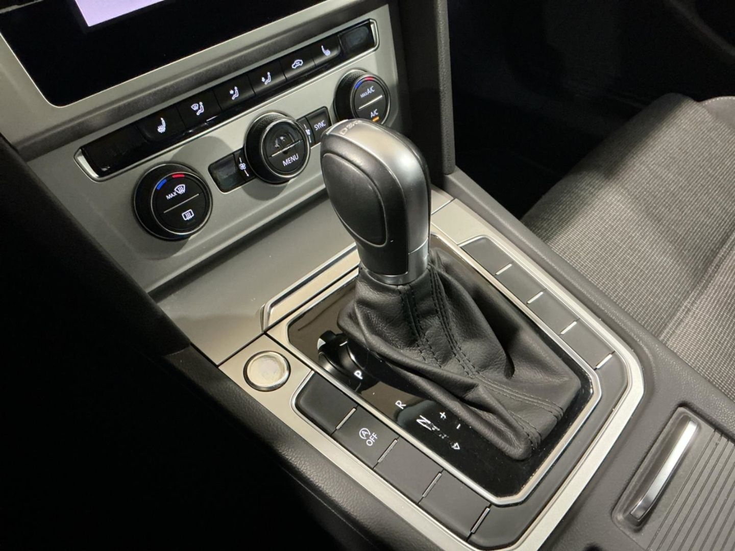 Volkswagen Passat Variant 2.0TDI 7-DSG Comfortline ACC LED  foto 17