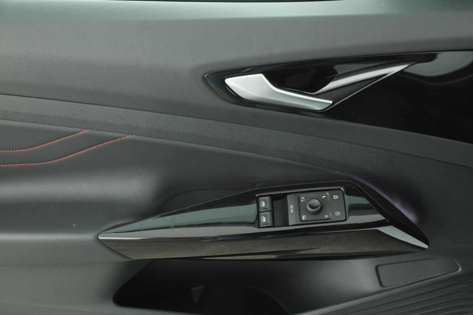 Volkswagen ID.4 GTX 4MOTION | NAVI | LED | SITZHEIZUNG | foto 17