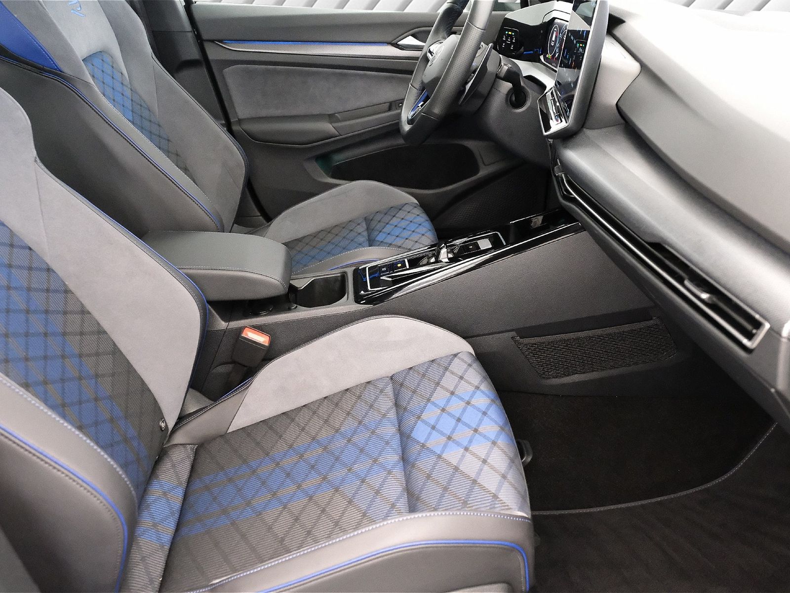 Volkswagen Golf R VIII Lim. 2.0 TSI 245 kW 4Motion foto 11