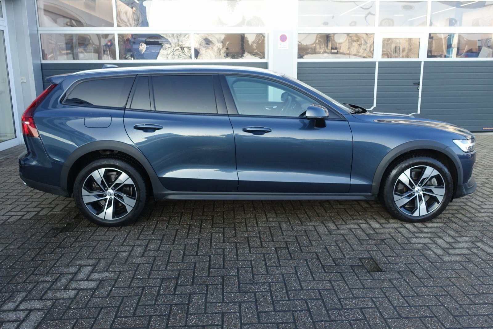 Volvo V60 Cross Country B5 AWD Pro AHK/BLIS/ACC/PILOT foto 9