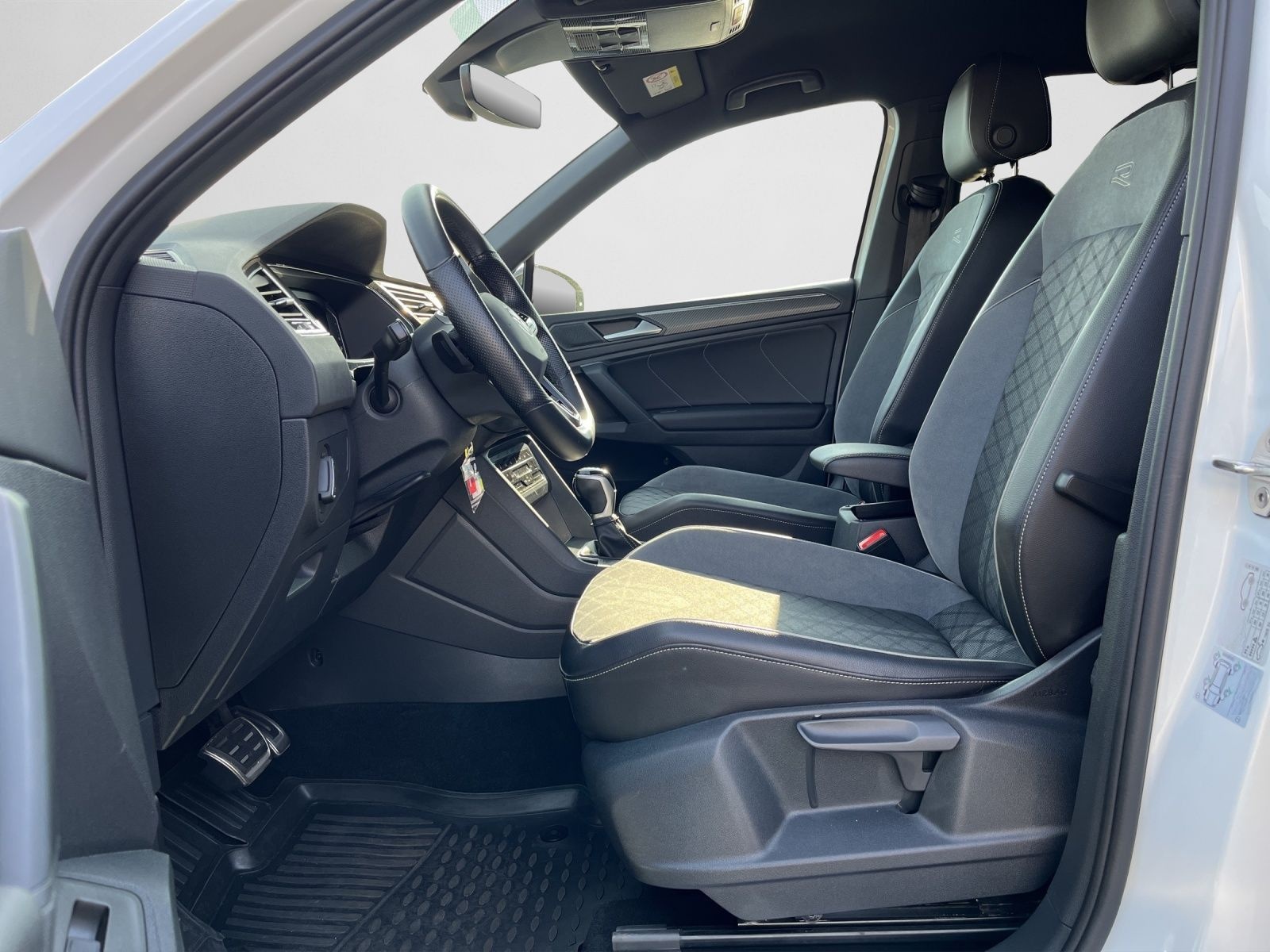 Volkswagen Tiguan 1.5 TSI DSG R-Line Navi, STHZ, AHK, App-C foto 12
