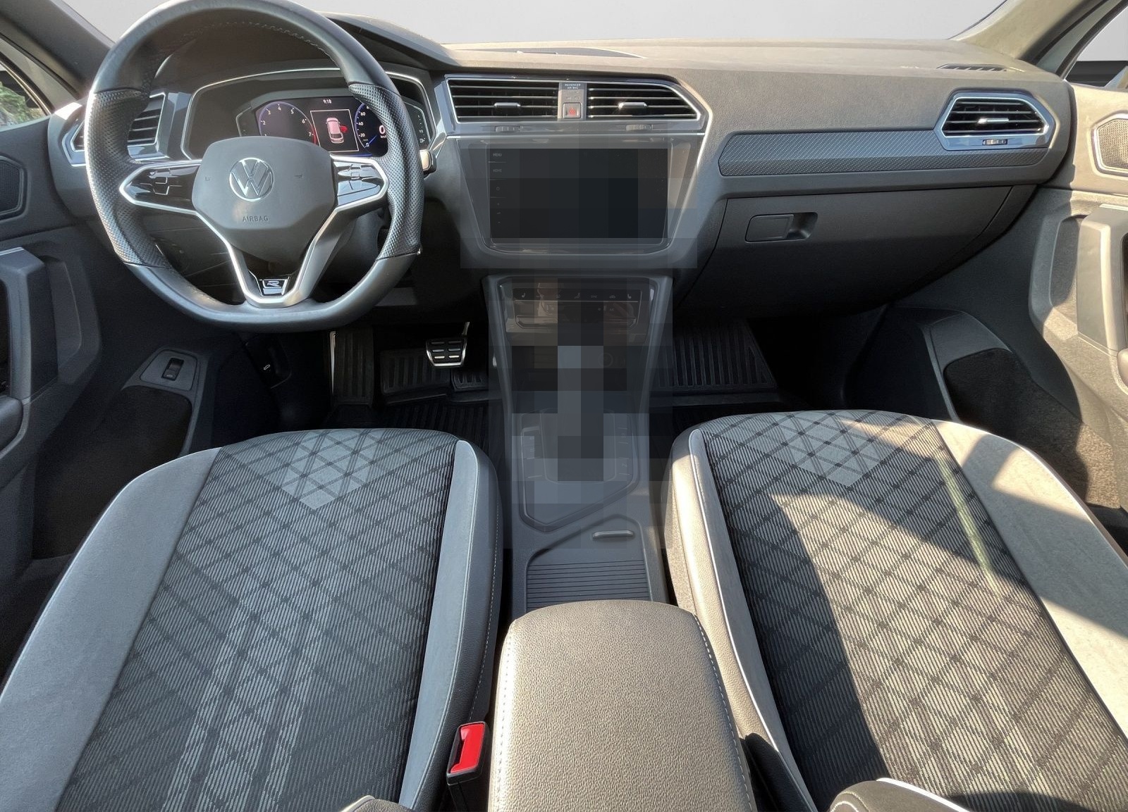 Volkswagen Tiguan 1.5 TSI DSG R-Line Navi, STHZ, AHK, App-C foto 3