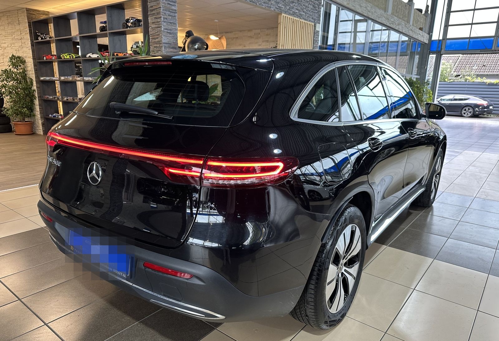 Mercedes-Benz EQC 400 4Matic Leder Navi LED R.Cam SHZ DAB  foto 5