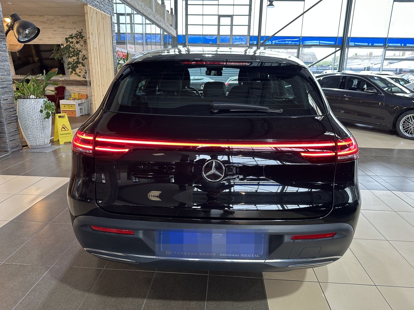 Mercedes-Benz EQC 400 4Matic Leder Navi LED R.Cam SHZ DAB  foto 6