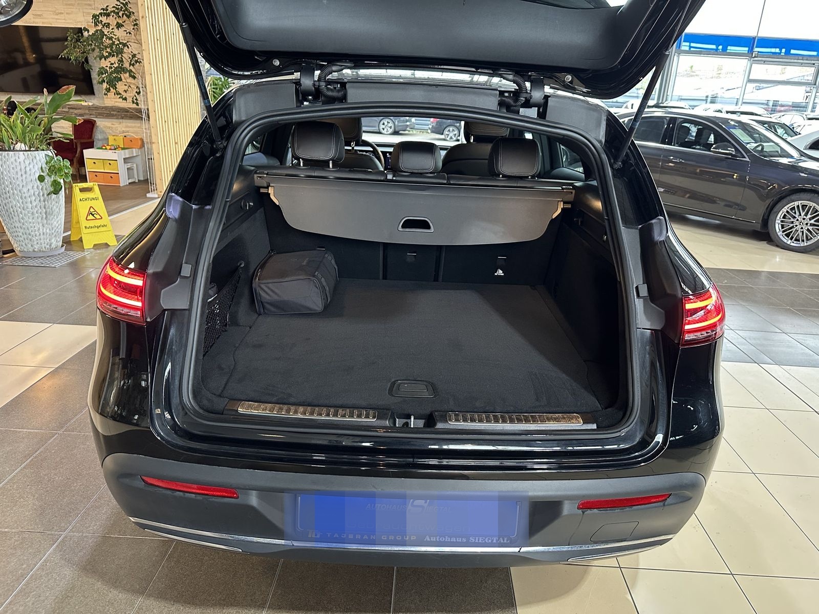 Mercedes-Benz EQC 400 4Matic Leder Navi LED R.Cam SHZ DAB  foto 7