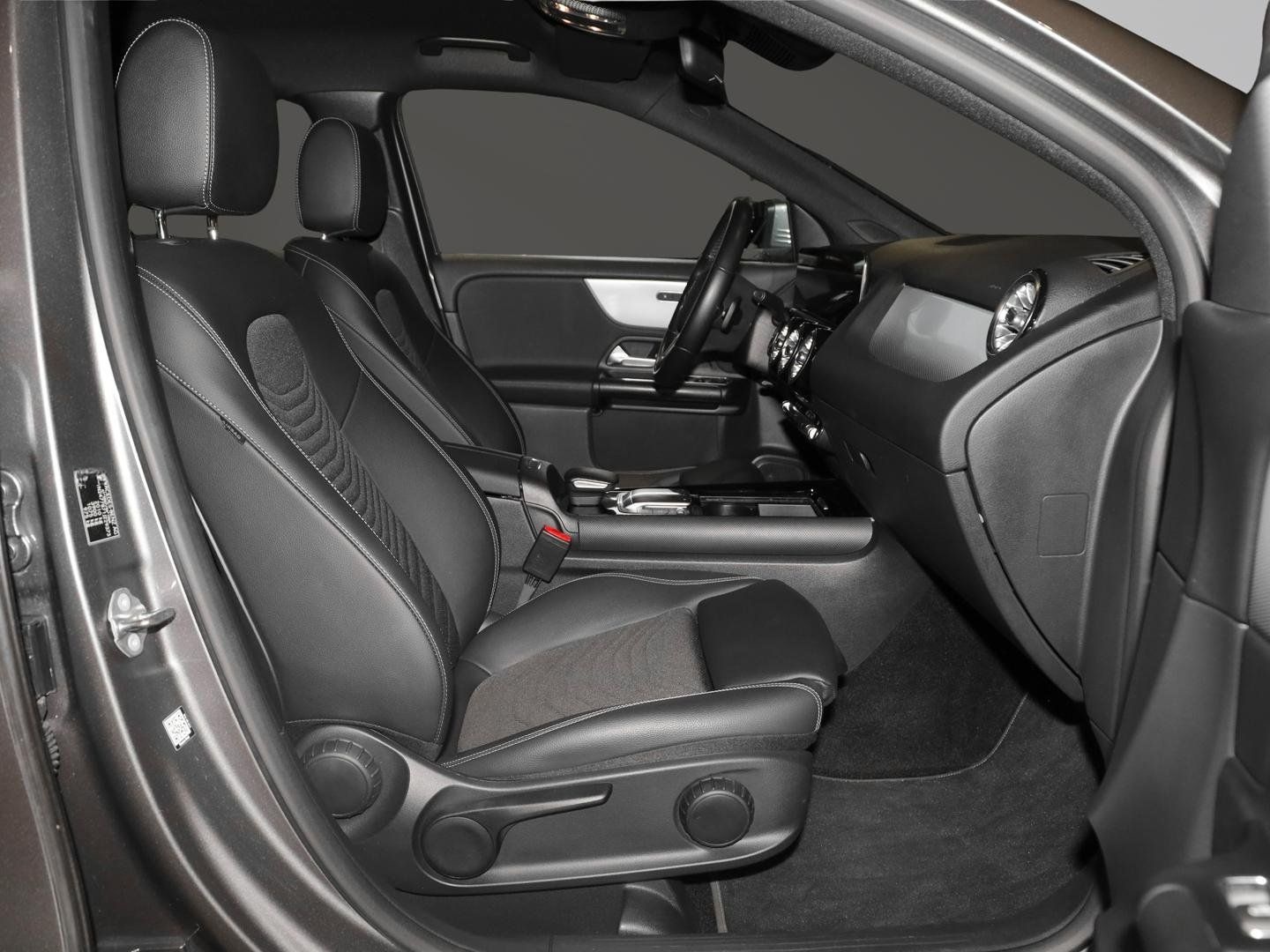 Mercedes-Benz GLA 200 Style Ambiente Sitzheizung MBUX-Navi LED foto 5