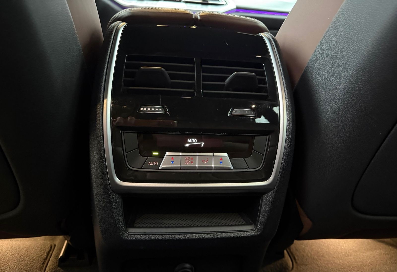 BMW X5 40d M SPORT.INDIVIDUAL.MASSAGE.SOFTCL.SKY.22" foto 24