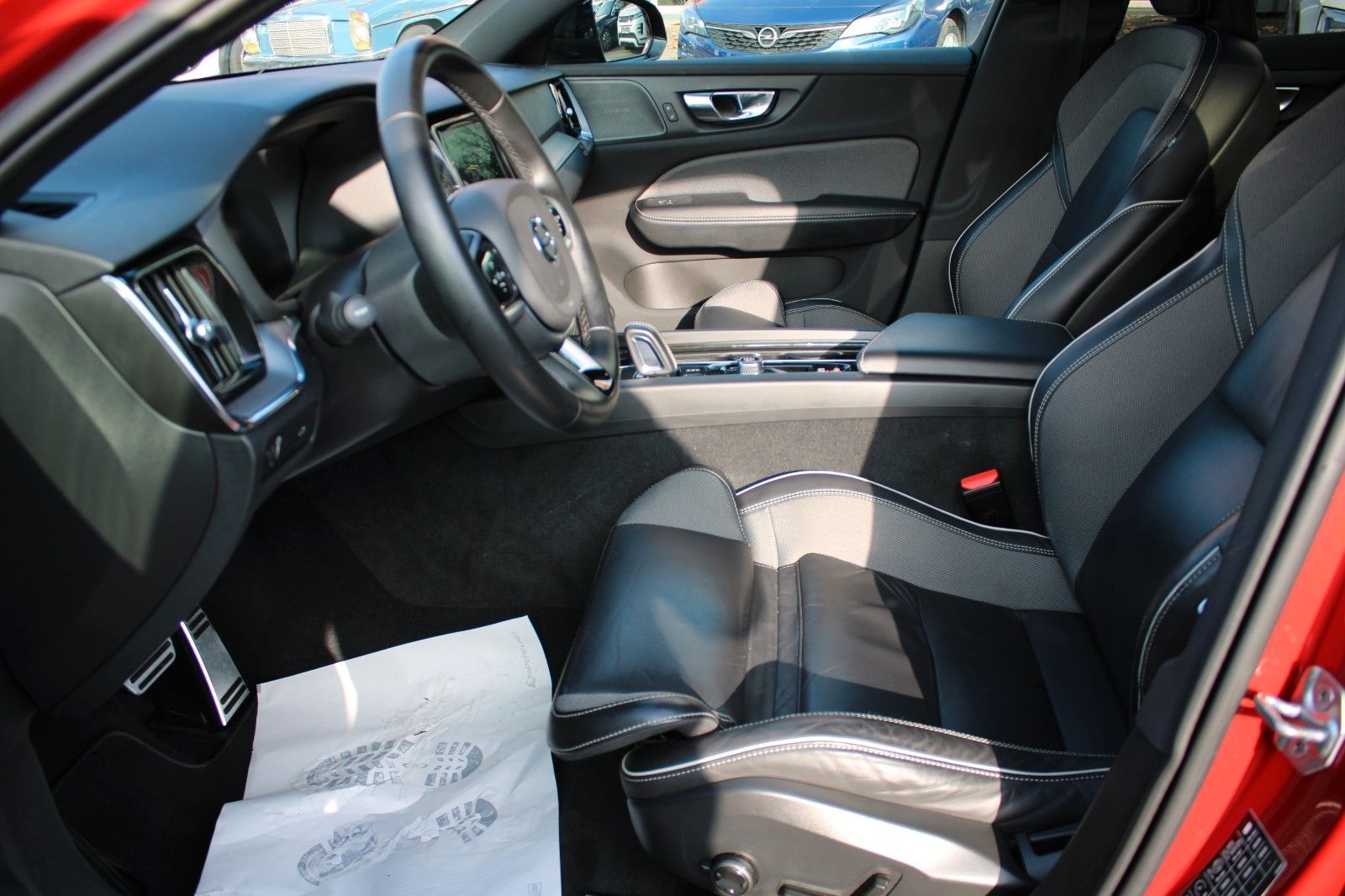 Volvo V60 Kombi R Design/LEDER/NAVI/LED//PANO/ foto 13