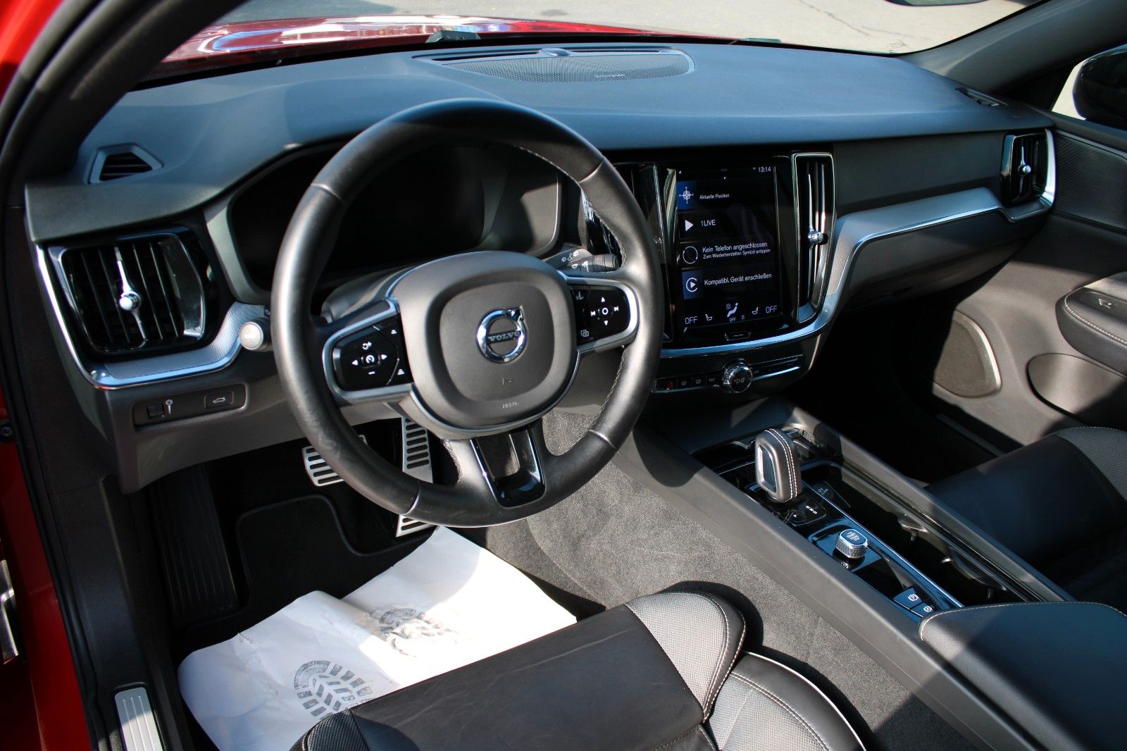 Volvo V60 Kombi R Design/LEDER/NAVI/LED//PANO/ foto 16