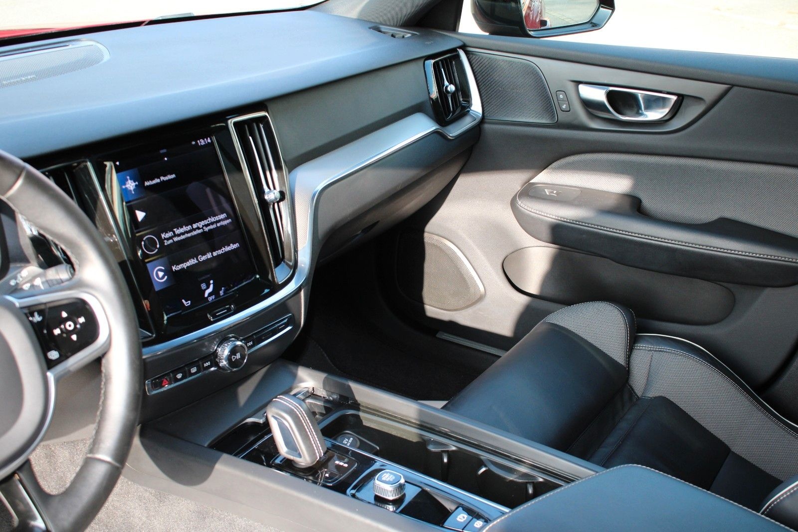 Volvo V60 Kombi R Design/LEDER/NAVI/LED//PANO/ foto 17