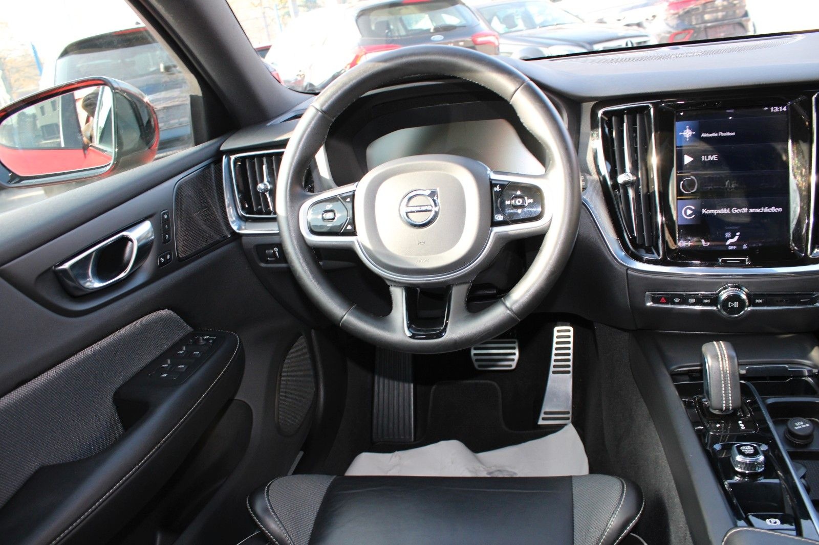 Volvo V60 Kombi R Design/LEDER/NAVI/LED//PANO/ foto 21