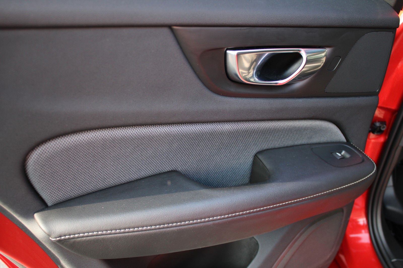 Volvo V60 Kombi R Design/LEDER/NAVI/LED//PANO/ foto 22