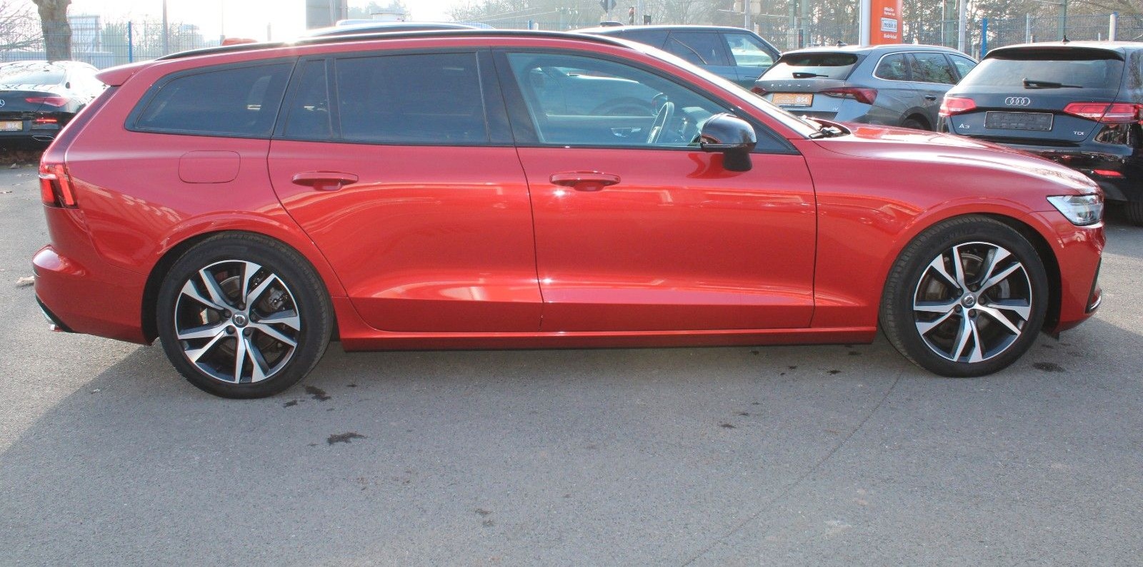 Volvo V60 Kombi R Design/LEDER/NAVI/LED//PANO/ foto 4