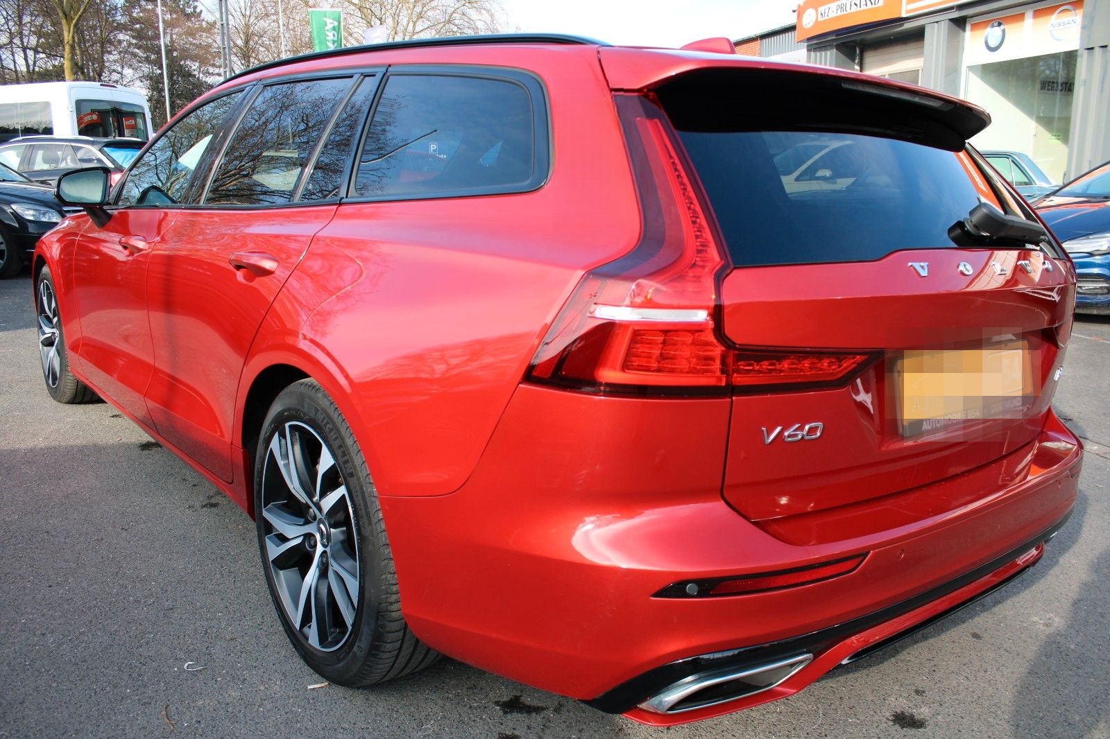 Volvo V60 Kombi R Design/LEDER/NAVI/LED//PANO/ foto 7