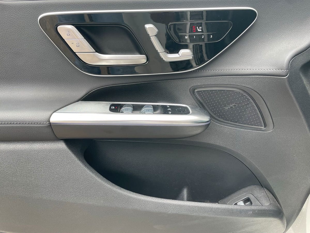 Mercedes-Benz EQE 300 ADVANCED DISTRO MEMORY KEYLESS CAM AMBI foto 7