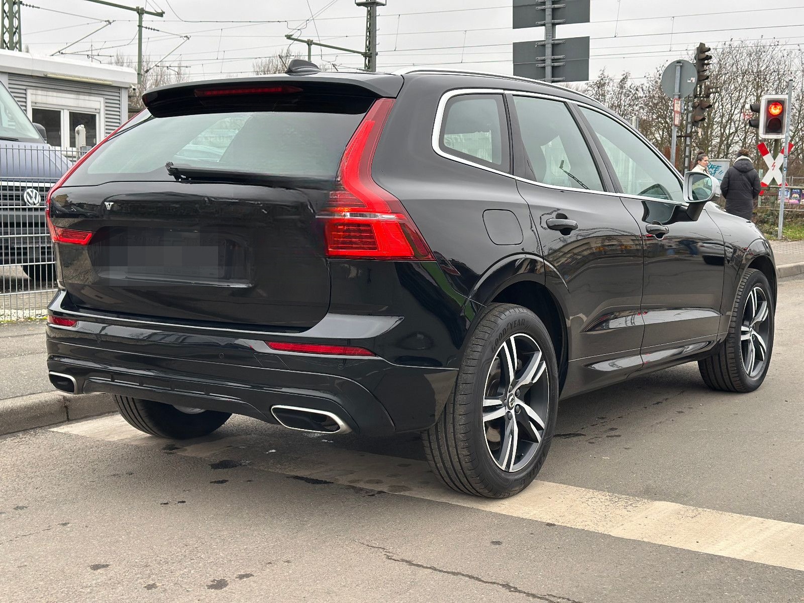 Volvo XC60 T5 R DESIGN AWD*PANO+AHK+LED* foto 2