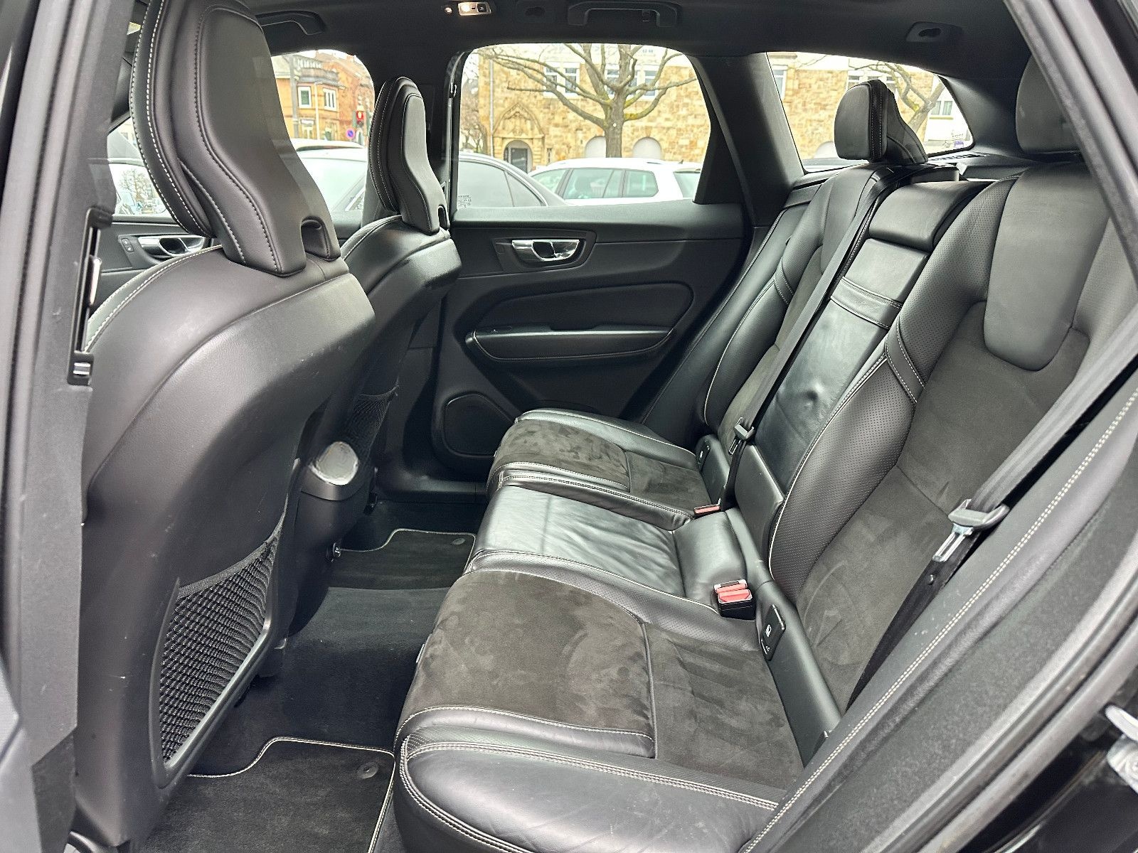 Volvo XC60 T5 R DESIGN AWD*PANO+AHK+LED* foto 18