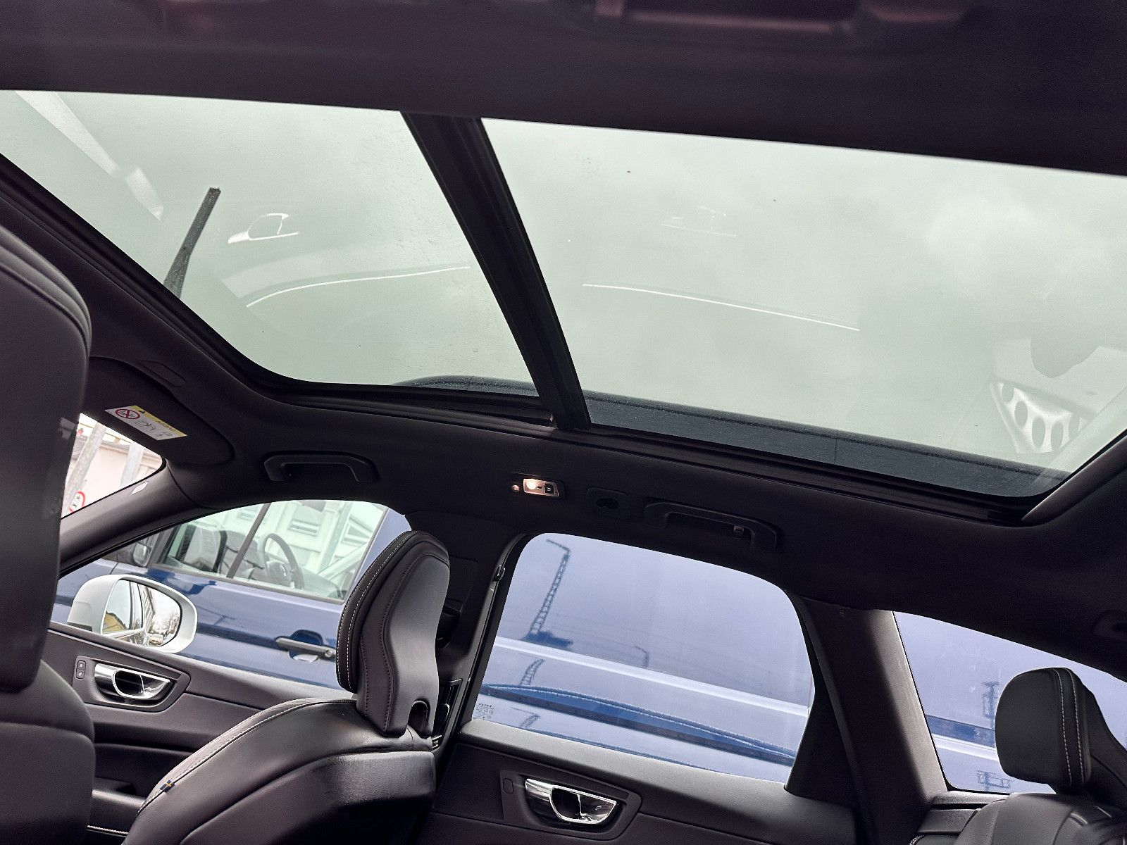 Volvo XC60 T5 R DESIGN AWD*PANO+AHK+LED* foto 19