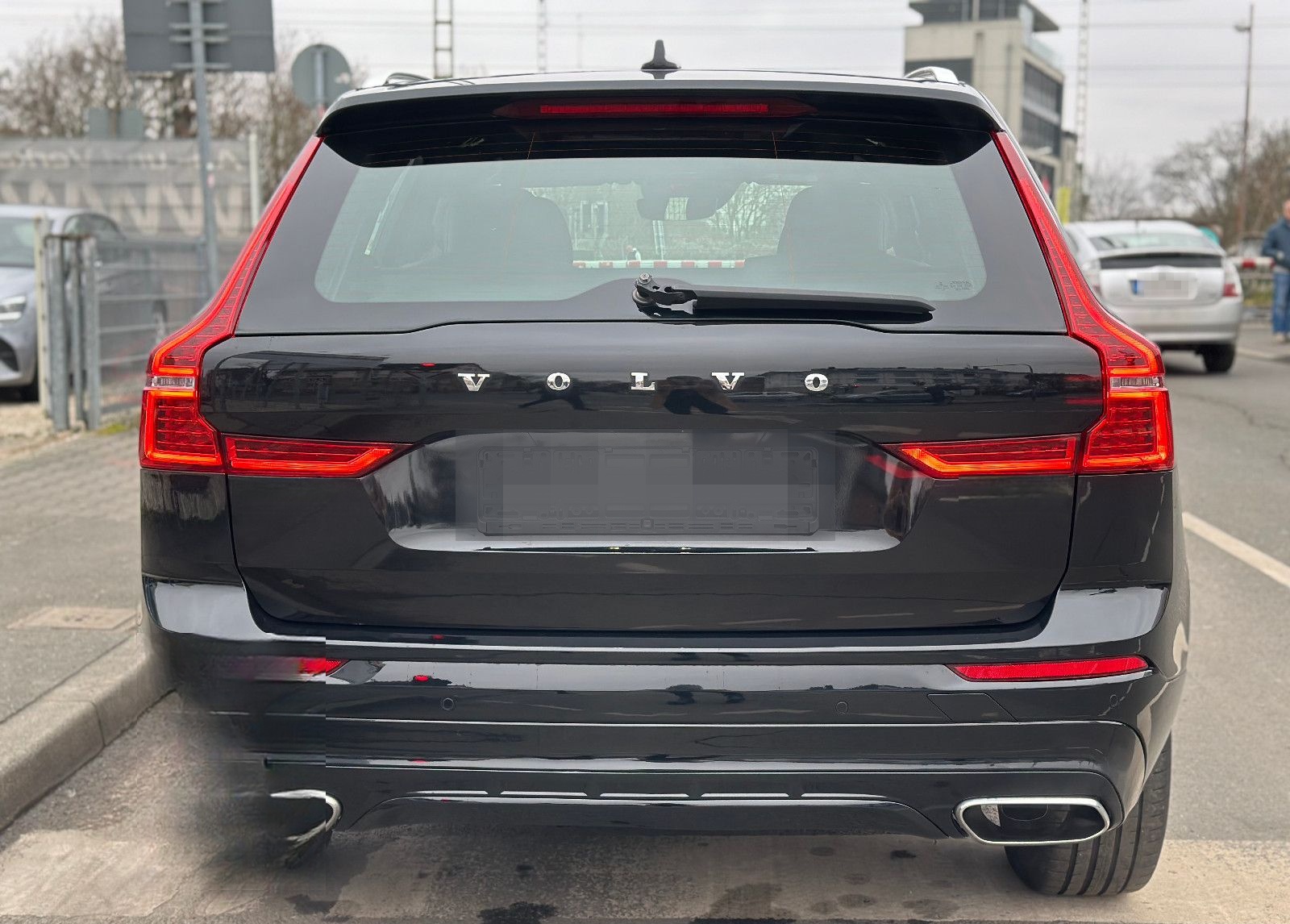 Volvo XC60 T5 R DESIGN AWD*PANO+AHK+LED* foto 23